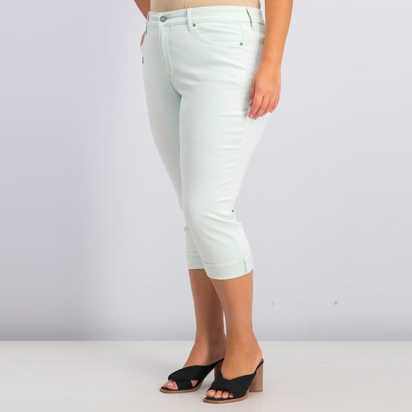 Marilyn Straight Crop Jeans
With Cuffs - Picture 3 of 7